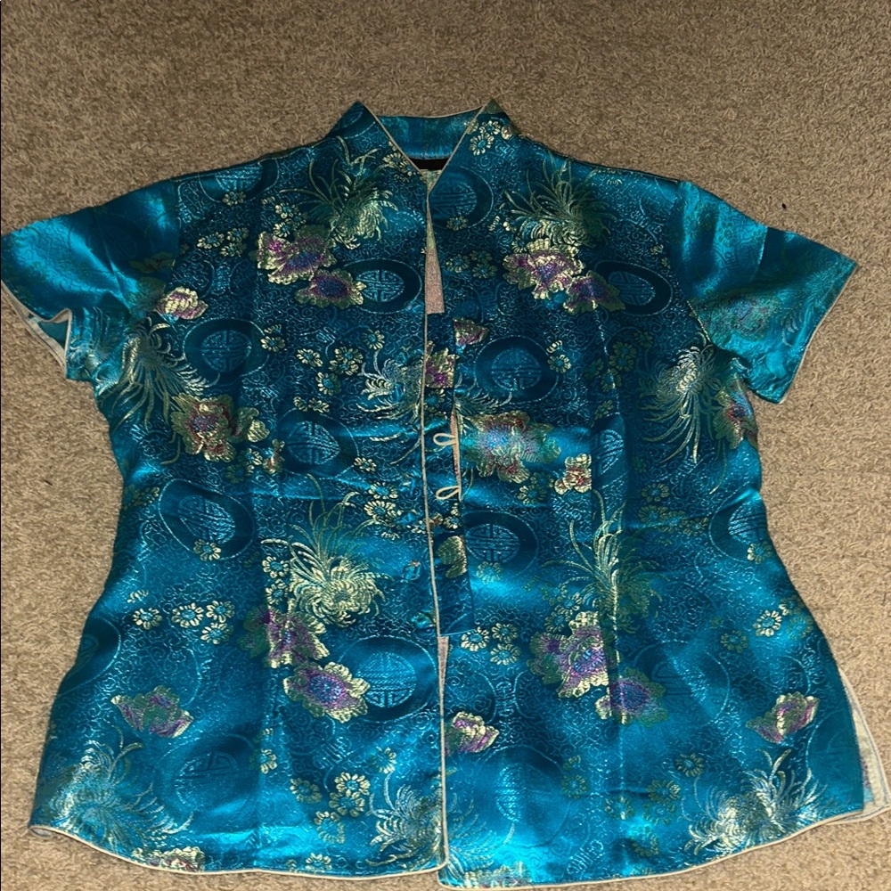 Vintage Japanese kimono style shirt made of 100% silk size large